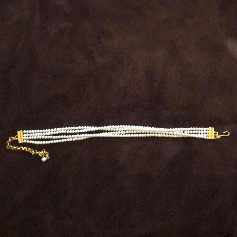 Pearl choker necklace